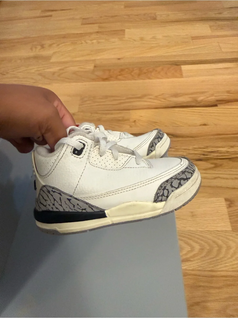 Nike Kids White and Red Jumpman Low-Top Sneakers